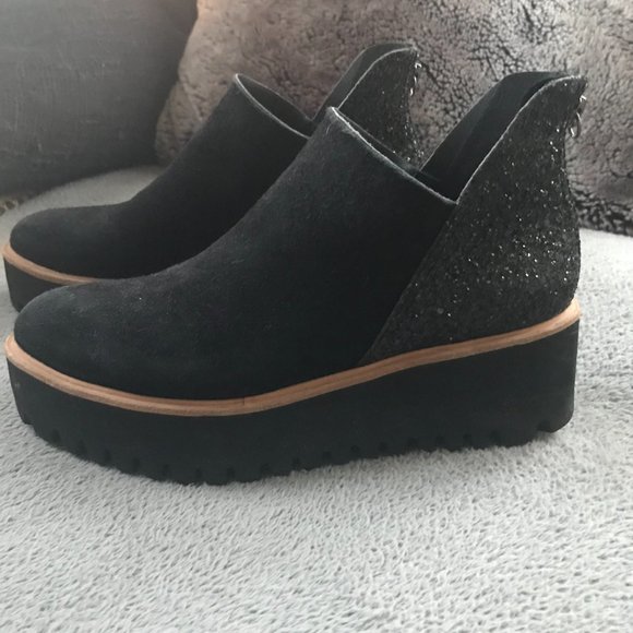 ALL BLACK flatform tread shootie - Picture 2 of 7